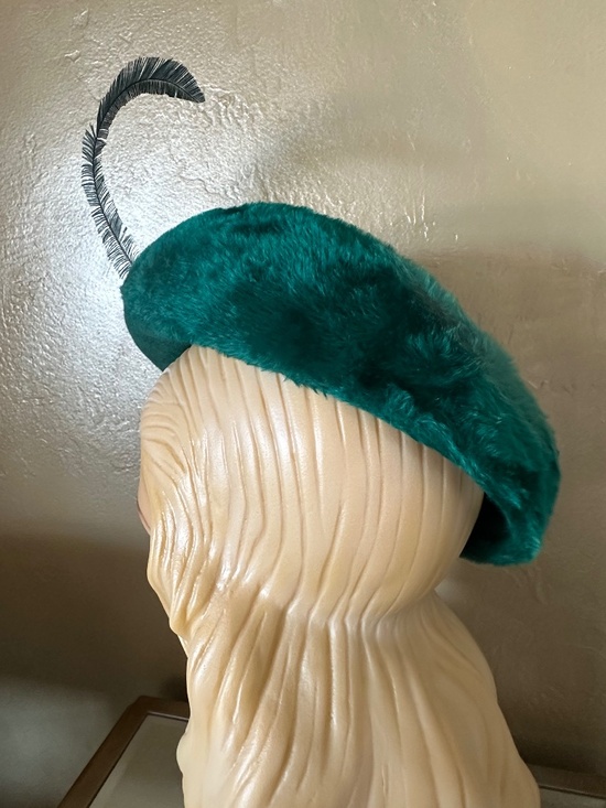RITZY 1950\'s EMERALD GREEM FURRY/FLAT FELT + TALL, CURVED FEATHER main image 14